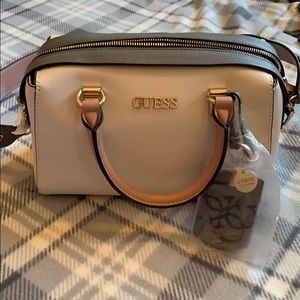 🔻 Guess Bag